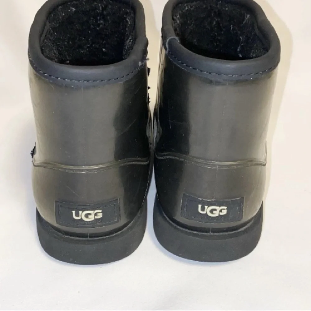 UGG Classic Clear Mini Ankle‎ Winter Boots Womens Size 2 Black